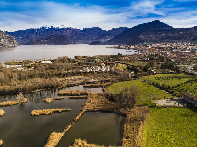 From the water of Lake Iseo toward the Franciacorta