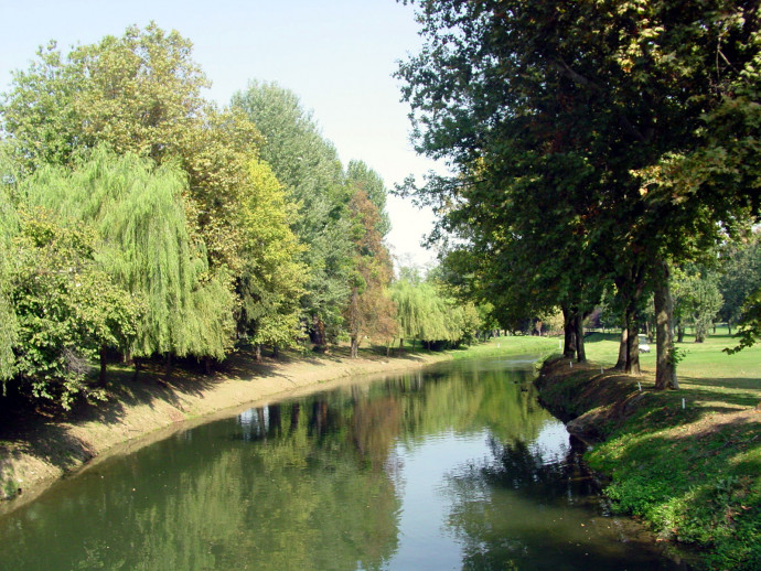 From Milan along the Muzza canal