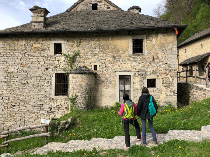 Giro ad anello tra le contrade di Corna Imagna da Cà Berizzi