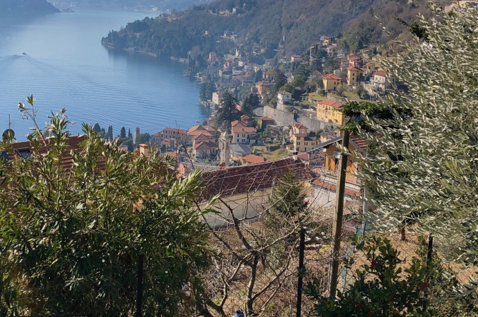 Al RIf. Bugone, tra scorci di lago