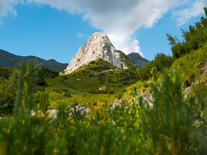 Dal Passo Crocedomini al Rifugio Tita Secchi