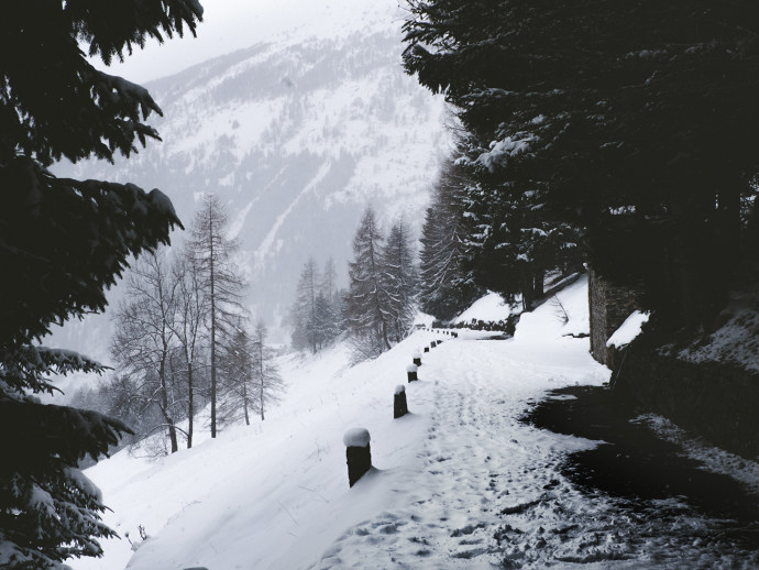 Viaggio nel tempo nelle innevate Case di Viso