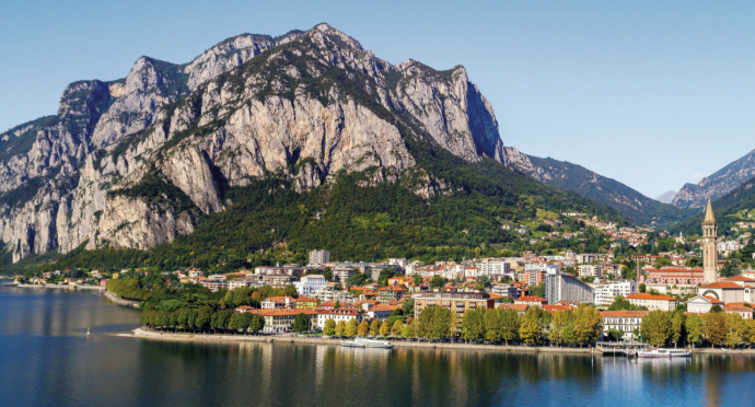 Foto panoramica di Lecco con il Monte San Martino