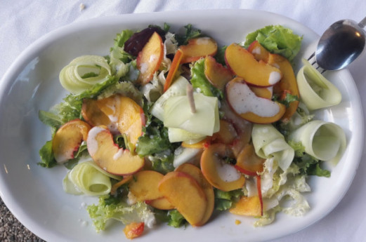Piatto con pesche Piatto con pesche