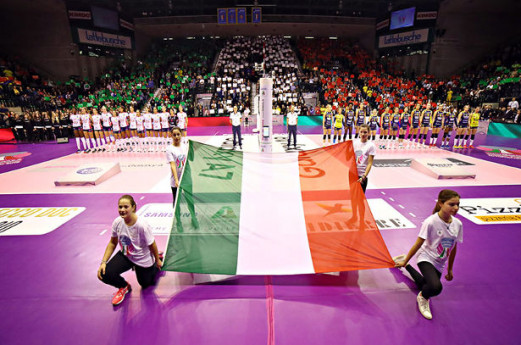 Apertura supercoppa italiana-esecuzione inno nazionale italiano Apertura supercoppa italiana-esecuzione inno nazionale italiano