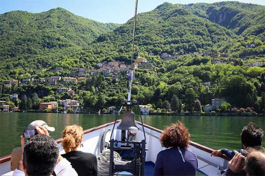 Una mattina d'estate in barca sul Lago di Como Una mattina d'estate in barca sul Lago di Como
