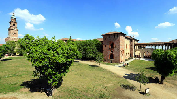 Una passeggiata tra passato e presente a Vigevano Una passeggiata tra passato e presente a Vigevano