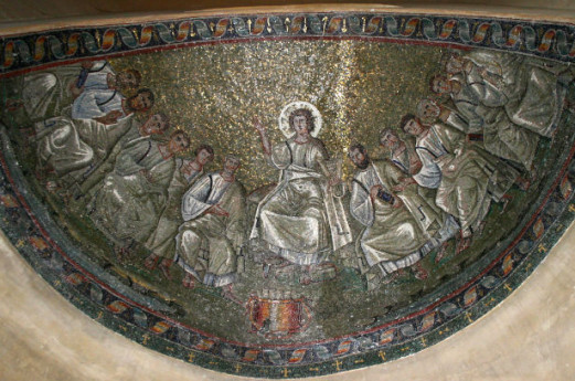 La restaurata cappella di Sant'Aquilino e la Basilica di San Lorenzo La restaurata cappella di Sant'Aquilino e la Basilica di San Lorenzo