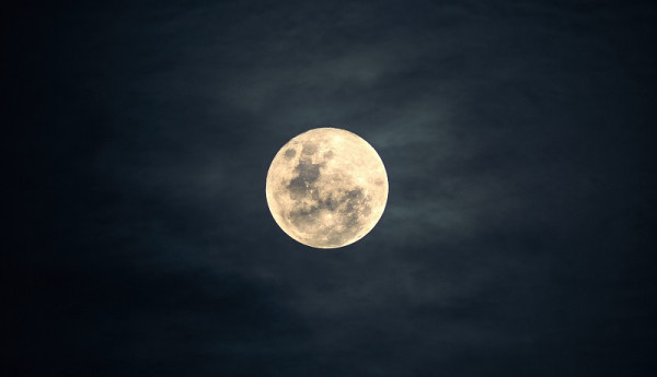 Clusone al chiaro di Luna... con incursioni dialettali! Clusone al chiaro di Luna... con incursioni dialettali!