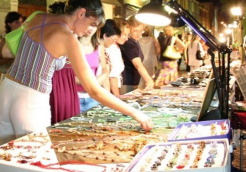 Mercato serale con musica dal vivo Mercato serale con musica dal vivo