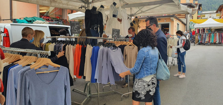 Mercatino da Forte dei Marmi a Rivanazzano Terme Mercatino da Forte dei Marmi a Rivanazzano Terme