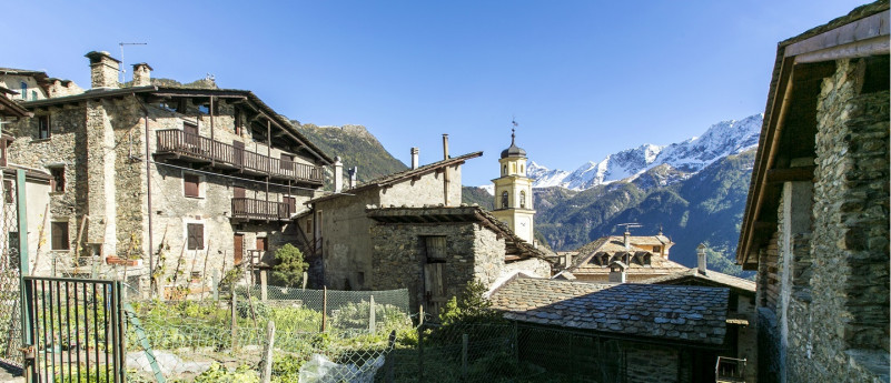 Edicole e Affreschi tra le Contrade di Caspoggio