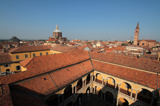 Le famiglie e i personaggi illustri a Pavia nell’Ottocento Le famiglie e i personaggi illustri a Pavia nell’Ottocento