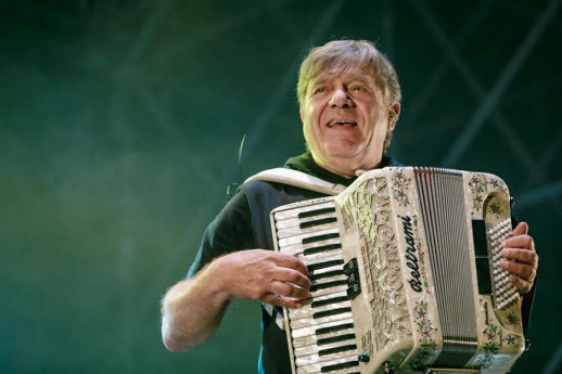 Concerto Senza Patria Pavia e Beppe Carletti dei Nomadi Concerto Senza Patria Pavia e Beppe Carletti dei Nomadi