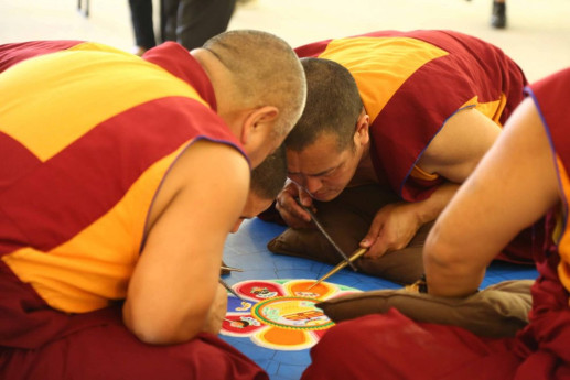 Il Mandala di sabbia: i monaci tibetani di Sera Jey a Villa Melzi d’Eril