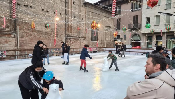 Pista di pattinaggio sul ghiaccio a Voghera