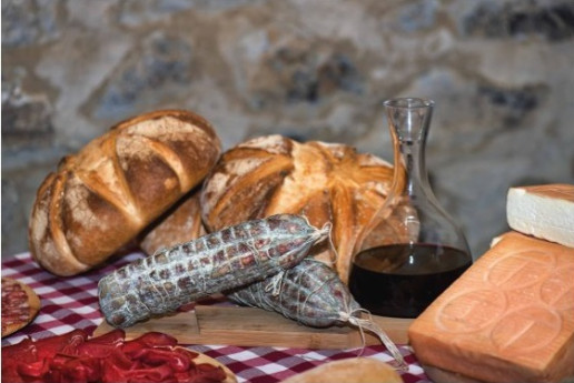 immagine con prodotti alimentari tipici del territorio