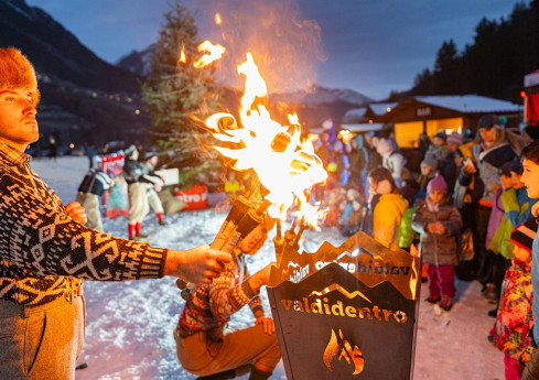 Let’s light up Christmas!