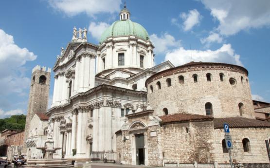 Une ville avec deux cathédrales