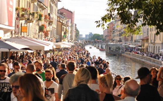 Passeggiare lungo i Navigli