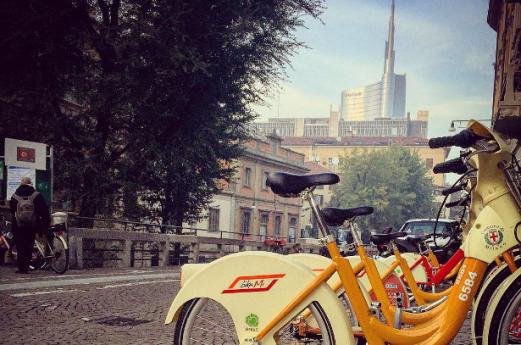 Bike-sharing, in città su due ruote Milano in bicicletta