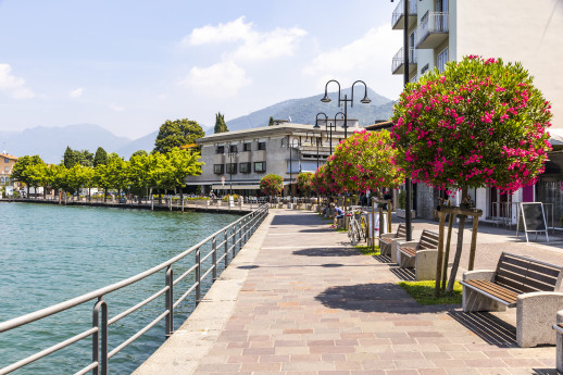 Da Breno a Iseo, lungo il lago