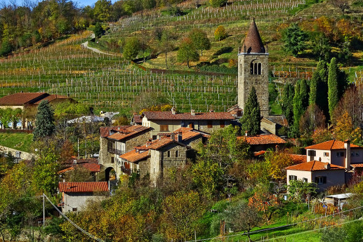 Alle pendici del Monte Canto