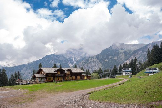 From Piazzo to Gremei mountain hut