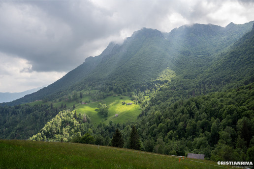 From Cespedosio mountain hut to the peaks