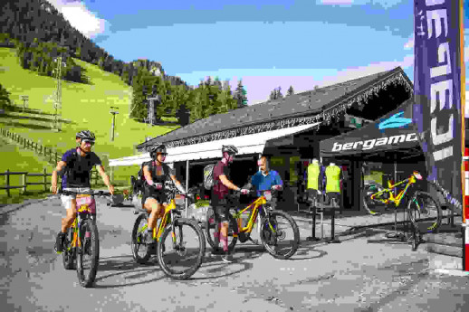 E-bike Tour - Altopiano di Clusone, arte, cultura e natura E-bike Tour - Altopiano di Clusone, arte, cultura e natura