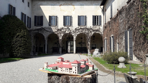 Due Marchesi per un Castello Due Marchesi per un Castello
