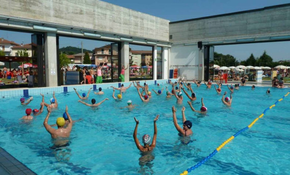 Ingresso al parco esitvo delle piscine di Ponte S. Pietro