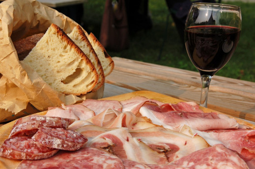 La strada dei salumi e del vino