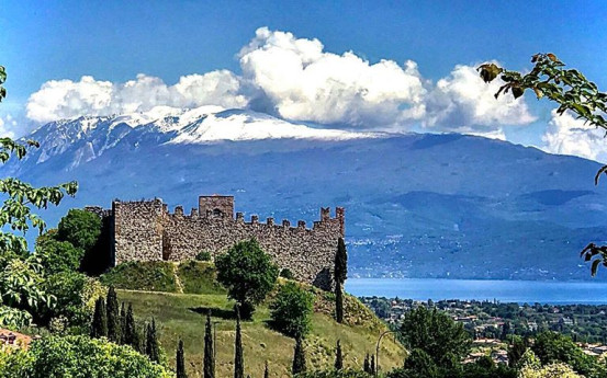 IL CASTELLO SUL LAGO
