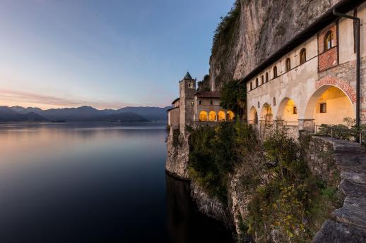 Visita guidata a Santa Caterina del Sasso: un eremo magico sul Lago Maggiore