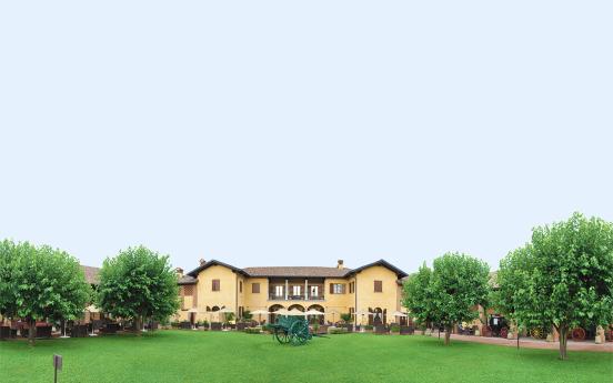  pochi passi da Milano, La Camilla vi accoglie in un contesto verdeggiante e tranquillo, a contatto con la natura e la cultura del territorio brianzolo. L’agriturismo di Concorezzo è la location ideale per gustare piatti della cucina tradizionale lombarda realizzati con ingredienti genuini provenienti dall’azienda agricola stessa e da produttori locali selezionati. Gli ampi spazi all’aperto, le sale eleganti e i servizi offerti fanno de "La Camilla" un luogo ideale per organizzare eventi aziendali e privati