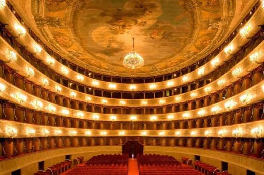 Theater in Bergamo, Lombardei zum Besichtigen