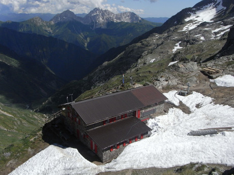 Dal Rifugio Curò al Rifugio Tagliaferri 