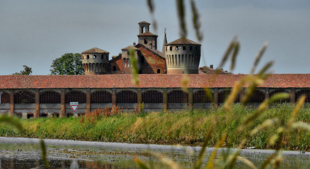 Castello di Valeggio Castello di Valeggio
