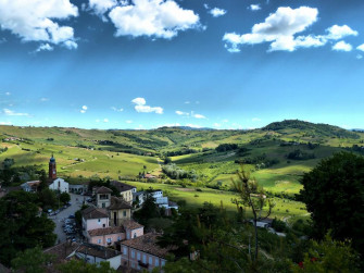 Assaggi in bottega: vini, vigneti e magie di vetro Assaggi in bottega: vini, vigneti e magie di vetro