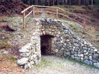 Passeggiata verso la calchera nella Valle di Frucc Passeggiata verso la calchera nella Valle di Frucc