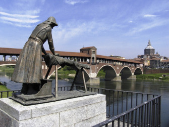 Pavia: il rosso del cotto, l’azzurro del fiume e il verde dei parchi Pavia: il rosso del cotto, l’azzurro del fiume e il verde dei parchi