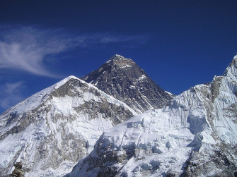 Dall'alpinismo al triathlon per arrivare all'Iron Everest