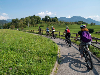 In E-bike tra campi e sapori 