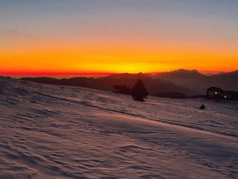 Ciaspolata al tramonto sopra il Lago d'Iseo