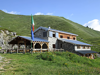 Degustazione di prodotti tipici al Rifugio Campione Degustazione di prodotti tipici al Rifugio Campione