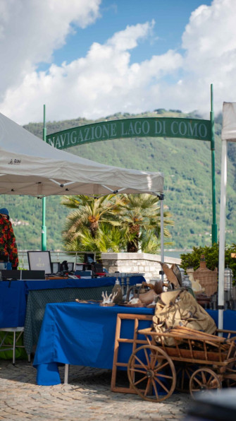 Mercatino Hobby, Antiquariato e Vintage sul lungolago di Colico Mercatino Hobby, Antiquariato e Vintage sul lungolago di Colico