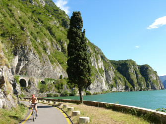 Verso la Forcella di Sale fra ulivi e lago 