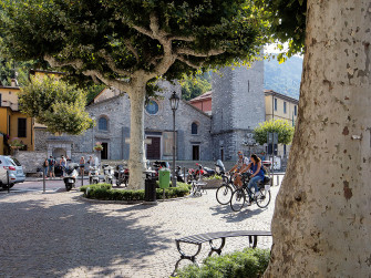 Luca Merisio In bici sulle sponde del Lago di Como