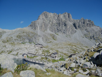 Al Rifugio Tita Secchi lungo il sentiero di Cadino